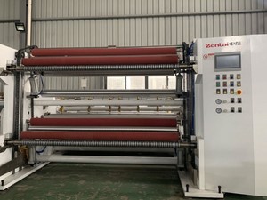 Rebobinado utilizando eje de rebobinado diferencial con anillos de fricción