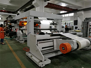 Unidad de desenrollado sin eje con elevador hidráulico para la carga automática de rollos principales