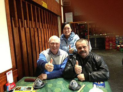 Un cliente de Rusia comprónuestra cortadora rebobinadora servoaccionada ZTM-C para cortar películas en 2017.